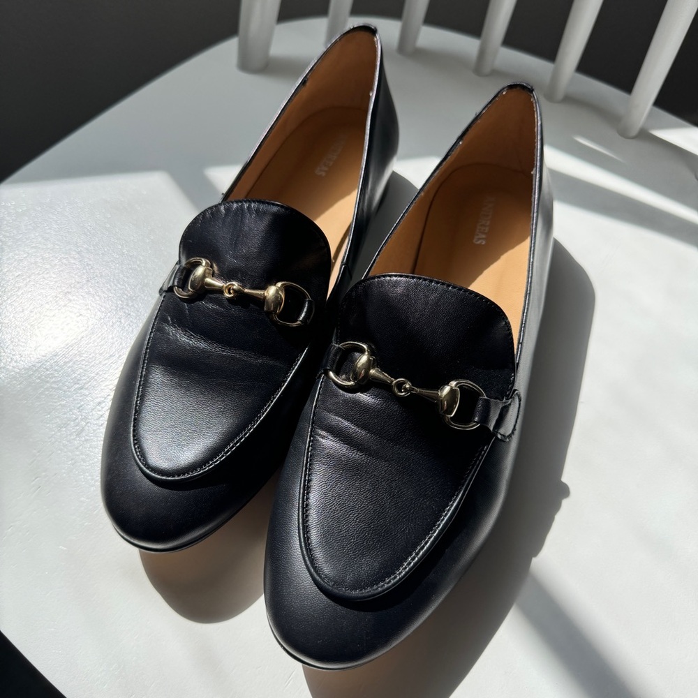 🖤NEW Black Leather Loafers Moccasins Metallic Buckle Size 10🖤